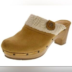 CAMEL TAN CLOGS — NEW — SIZE 5.5